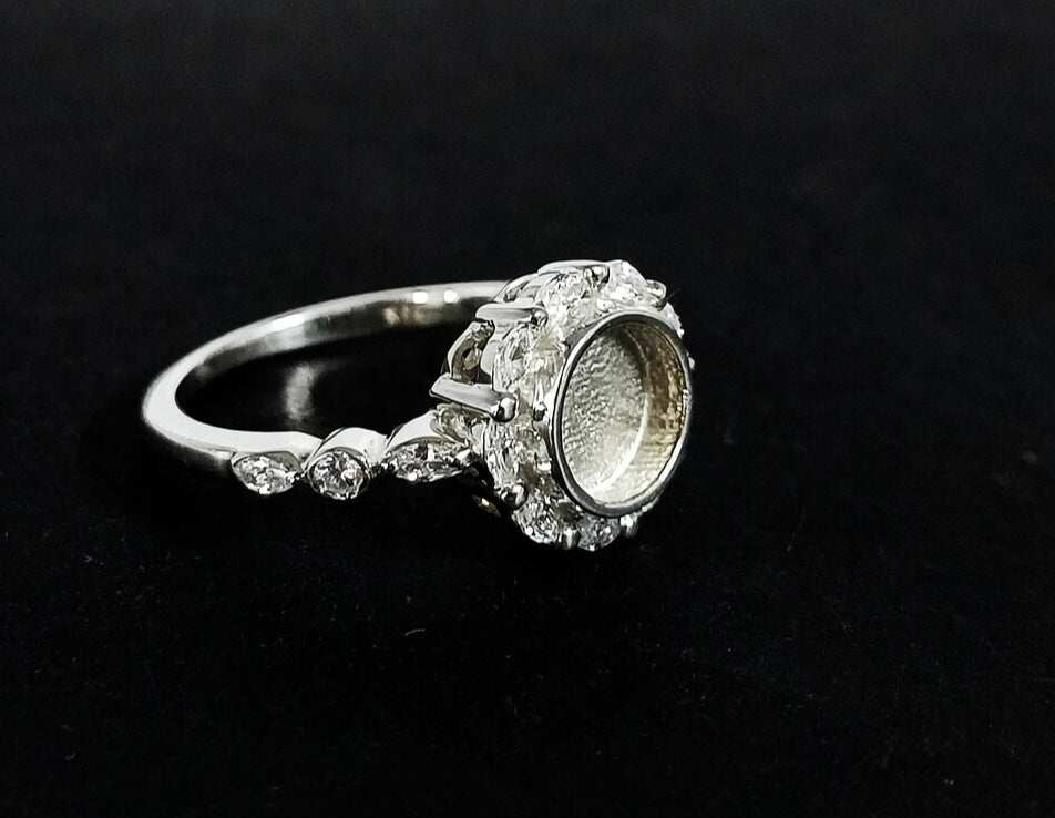 Silver Marquise ring with Round Stone