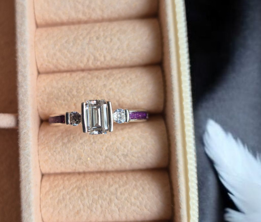 Ashes ring
